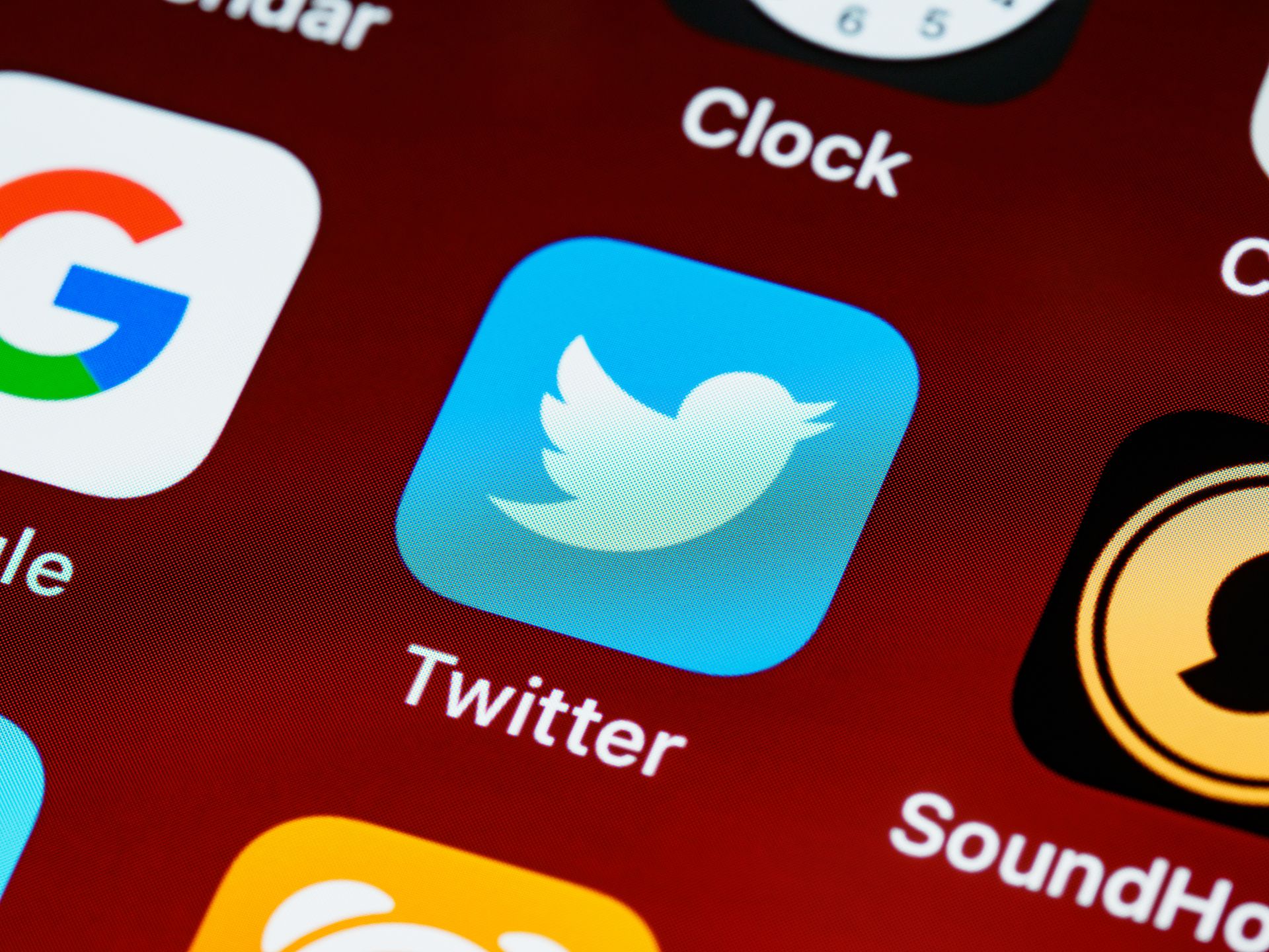 khung gio vang dang ban tren twitter